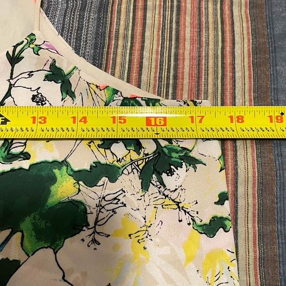 EXPRESS Reversible Floral Blouse Tank Top - Picture 4 of 7